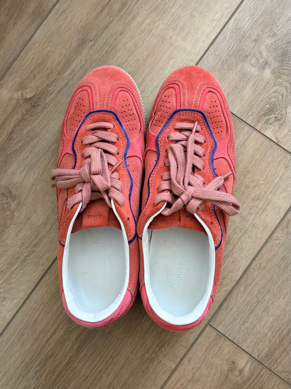 Alohas Sneakers